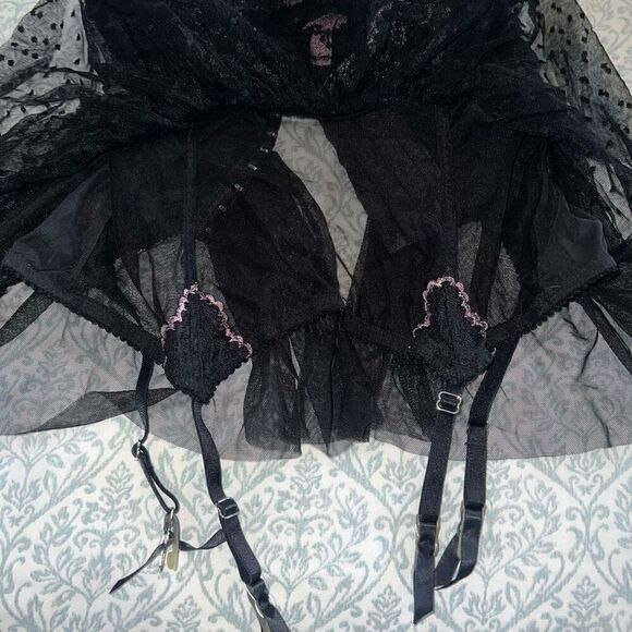 Victoria’s Secret lingerie black and pink push-up bustier with thigh high straps - Picture 6 of 6